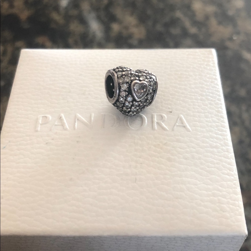 Pandora everlasting love heart charm